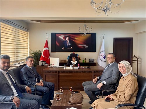 23 Nisan Ulusal Egemenlik ve Çocuk Bayramı münasebeti ile makama küçük misafirimiz oturdu. 